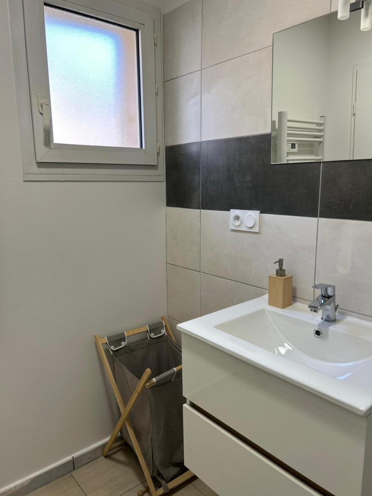 Appartement Centre Ville Avec Garage Troyes Luaran gambar